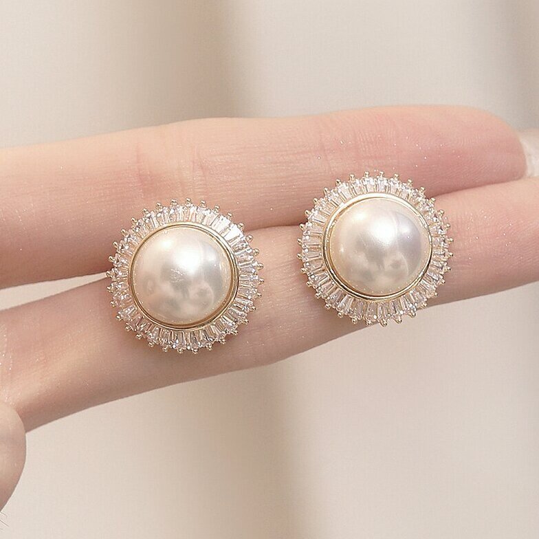 Charming Piece for Any Occasion