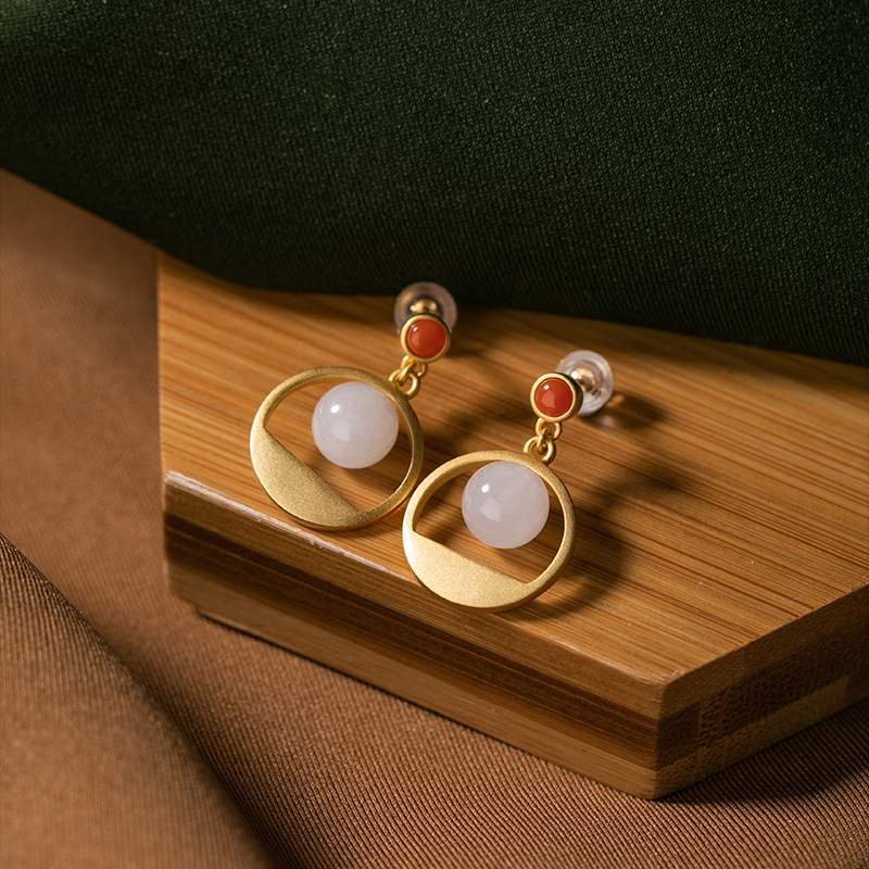 Romantic Gold Earring for Special Moments
