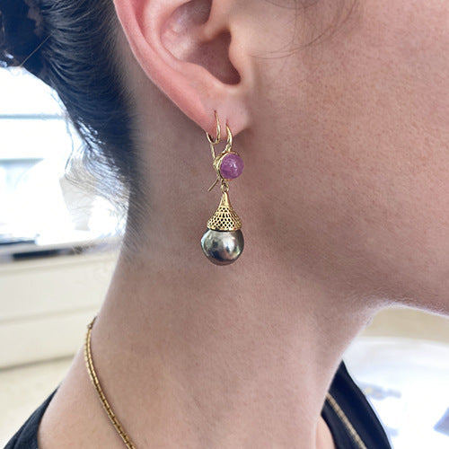 Classic Gold Earring with Timeless Appeal