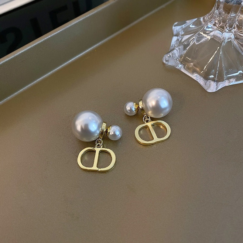 Classic Pearl Earring with Timeless Appeal