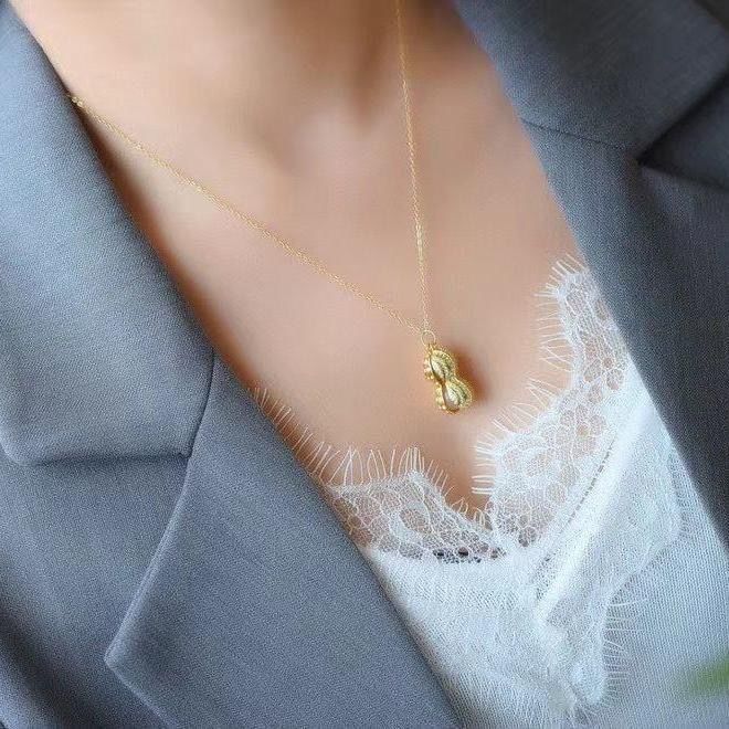 Classic Gold Necklace with Timeless Appeal