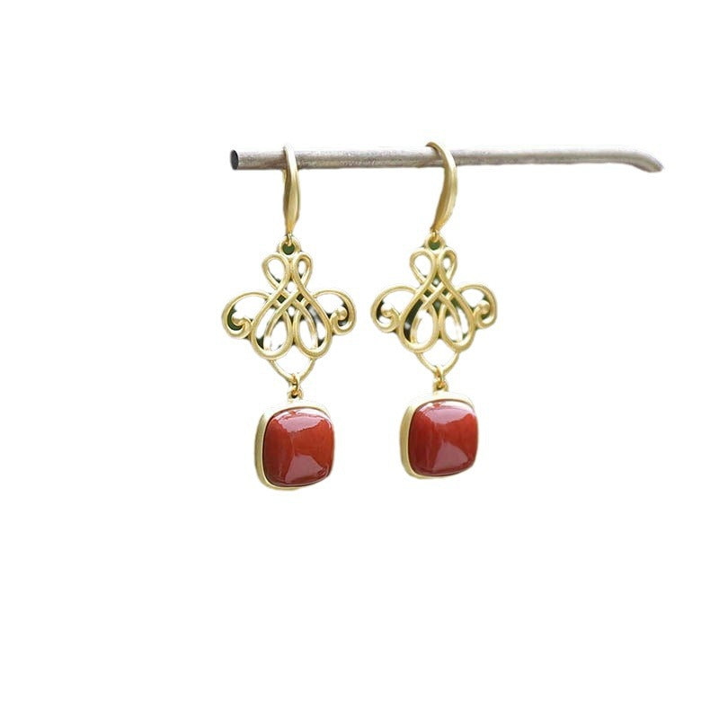 Charming Gold Earring for Any Occasion