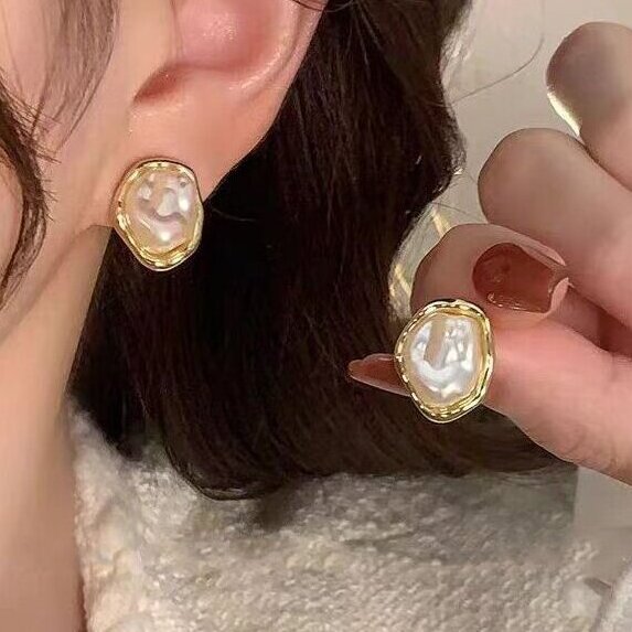 Romantic Pearl Earring for Special Moments