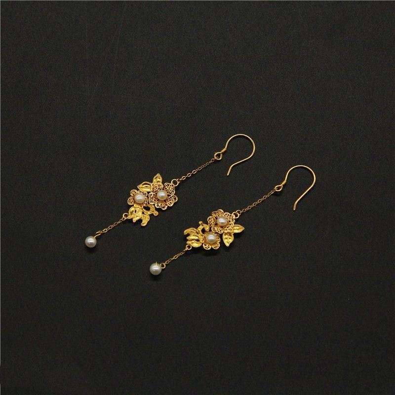 Stunning Gold Earring for Daily Wear
