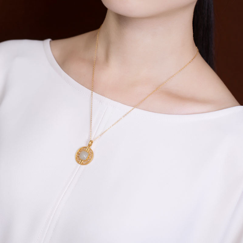 Romantic Silver Necklace for Special Moments