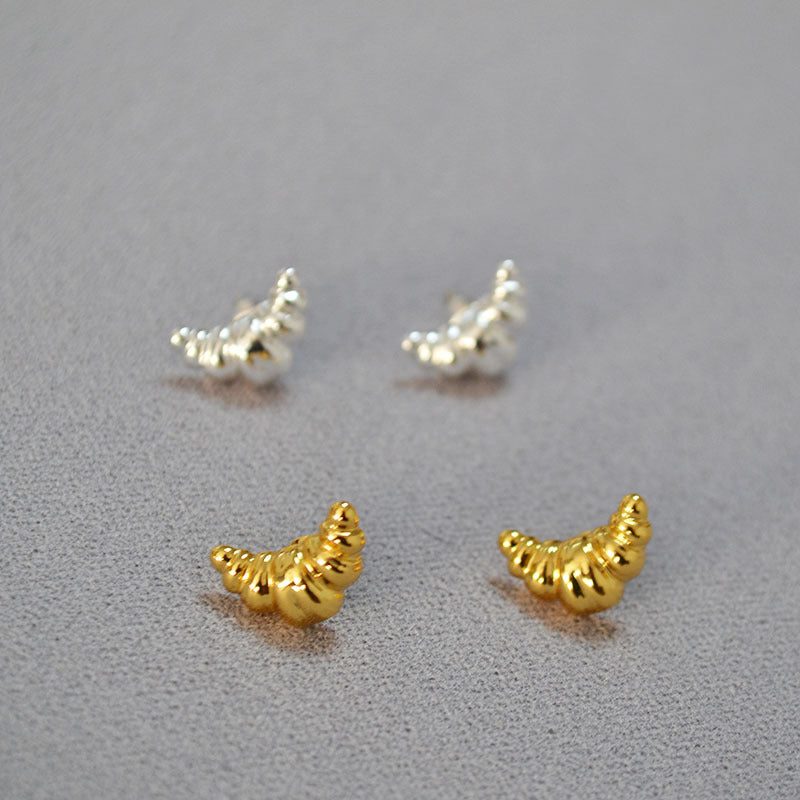 Stunning Gold Earring for Daily Wear