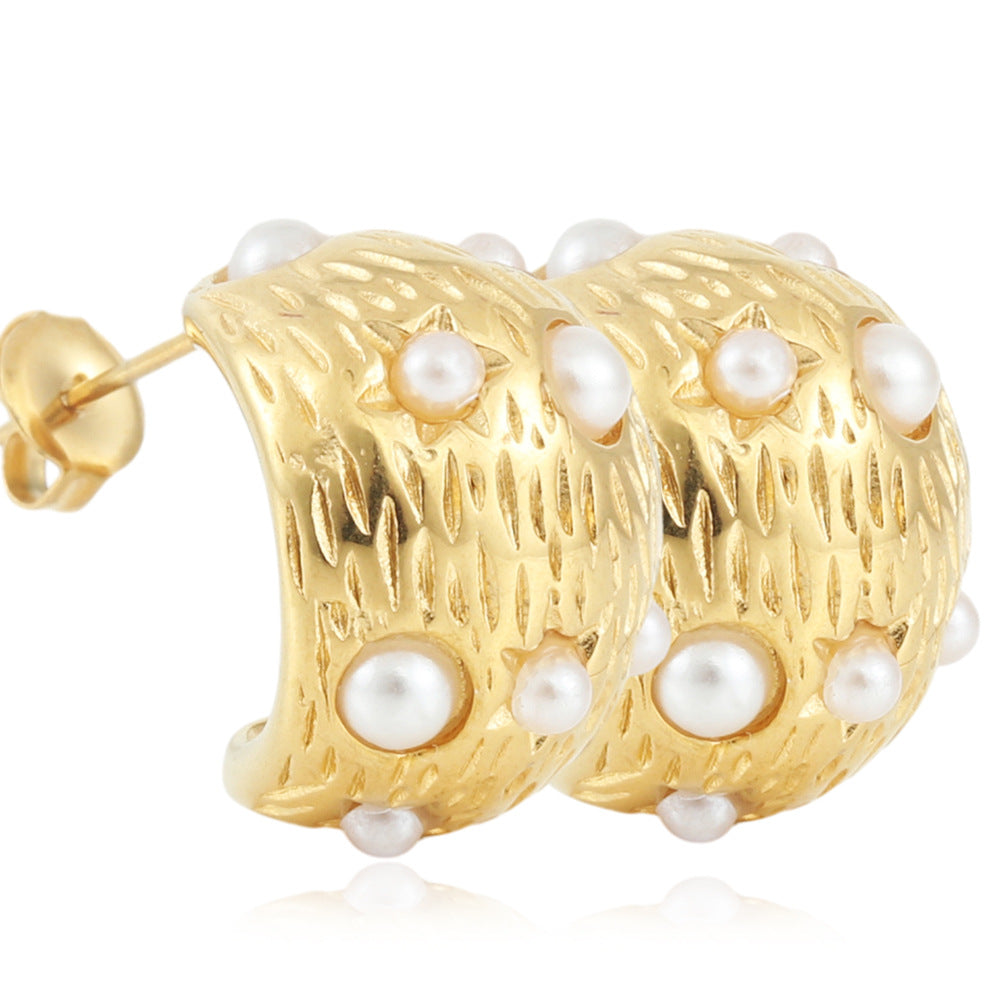 Classic Gold Earring with Timeless Appeal