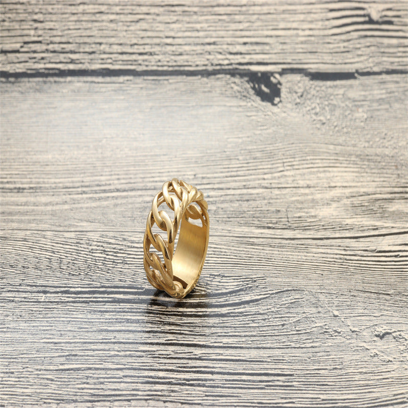 Classic Gold Ring with Timeless Appeal
