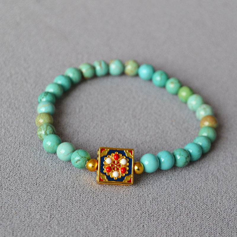 Classic Gold Bracelet with Timeless Appeal