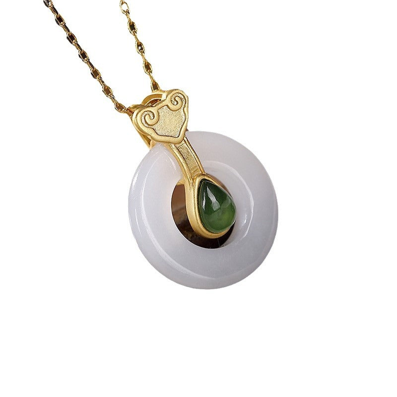 Classic Silver Necklace with Timeless Appeal