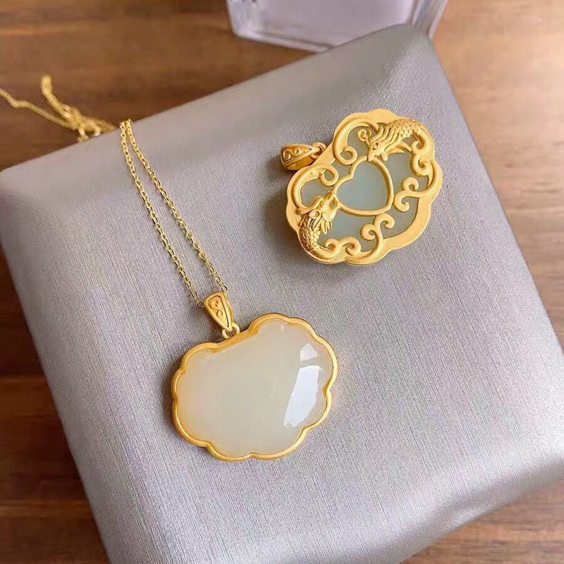 Romantic Gold Necklace for Special Moments