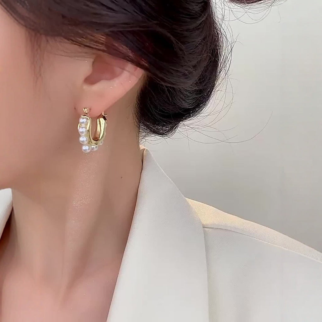 Romantic Pearl Earring for Special Moments