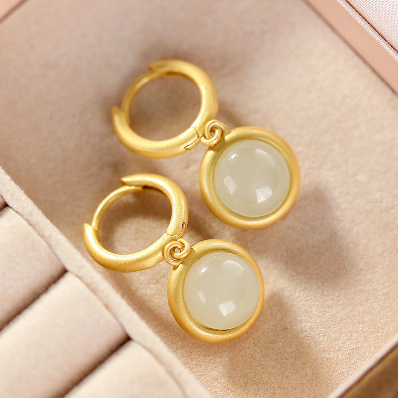 Charming Silver Earring for Any Occasion