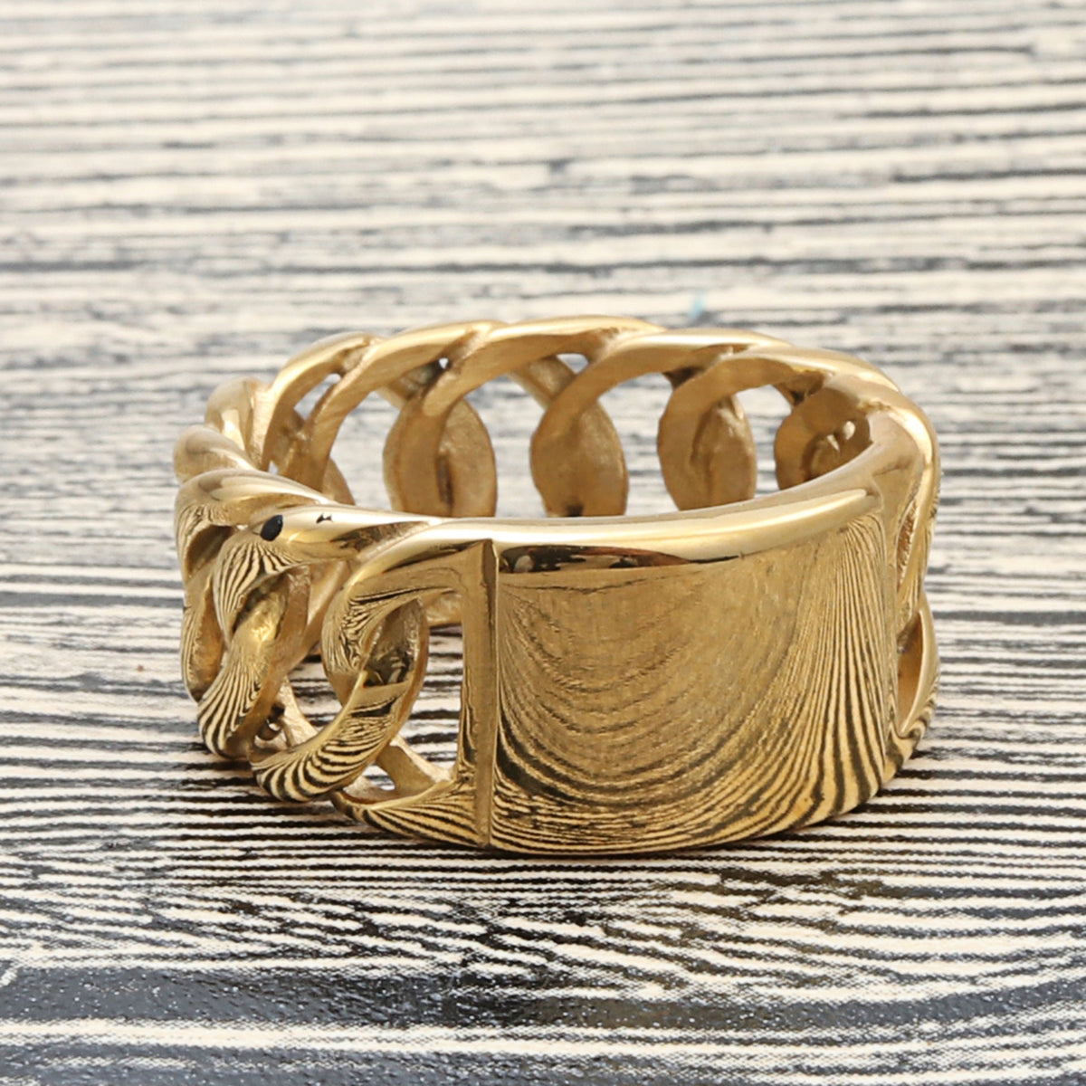 Romantic Chain for Special Moments