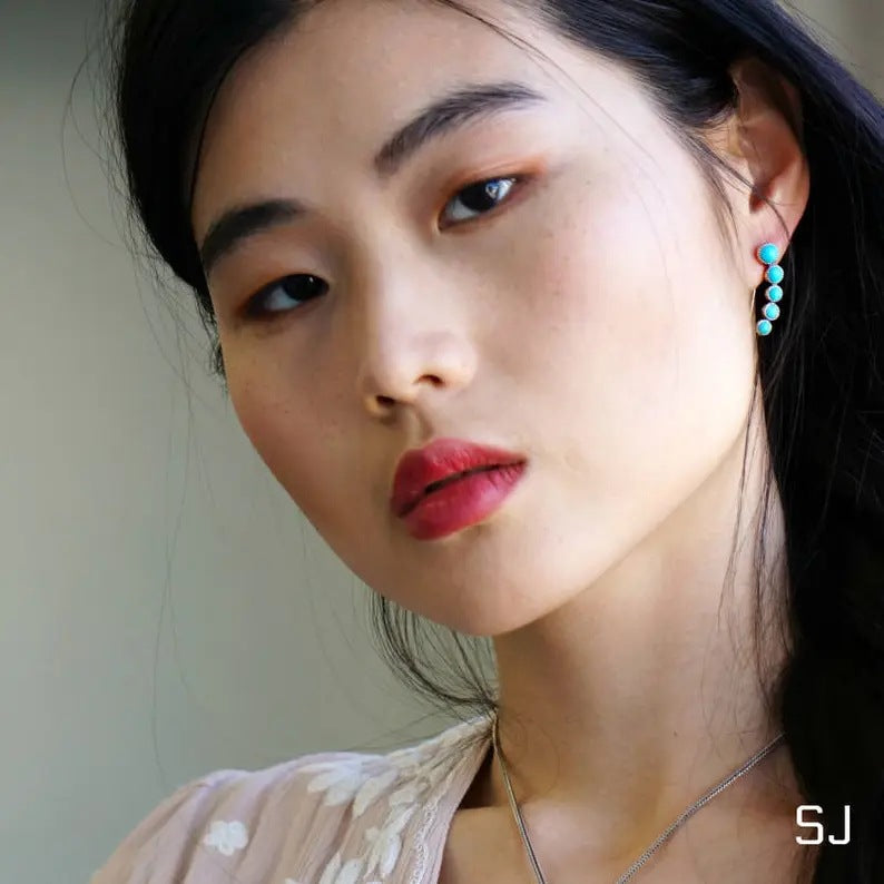 Charming Silver Earring for Any Occasion