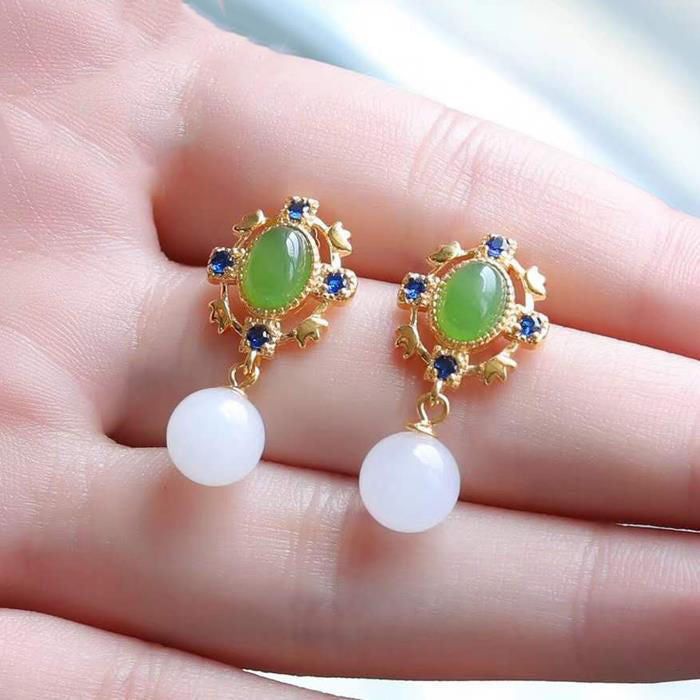Romantic Silver Earring for Special Moments