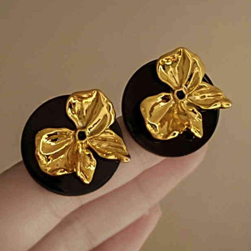 Elegant Gold Earring for Every Occasion