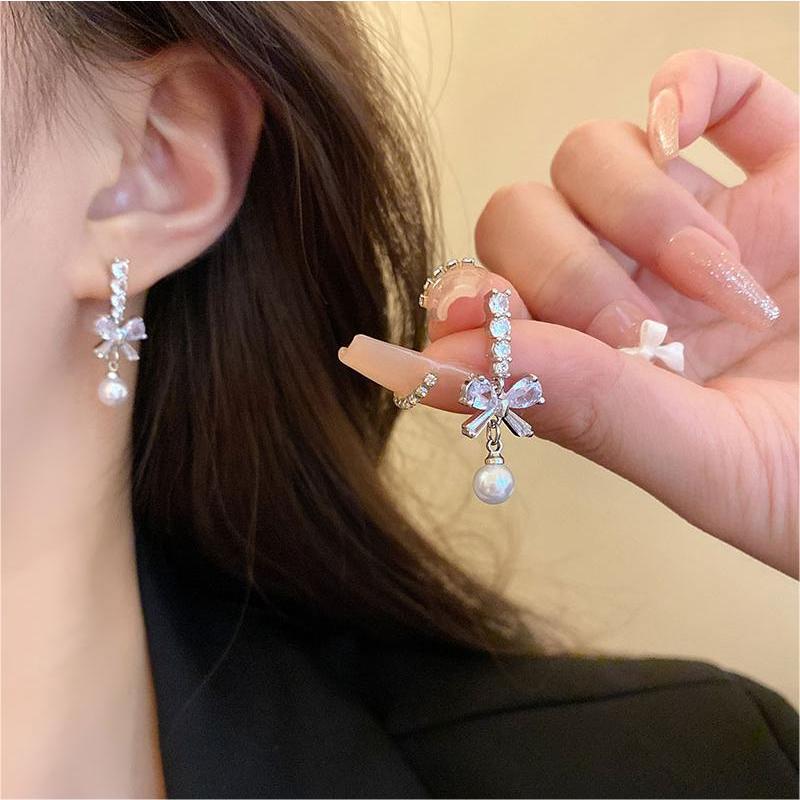 Stunning Pearl Earring for Daily Wear