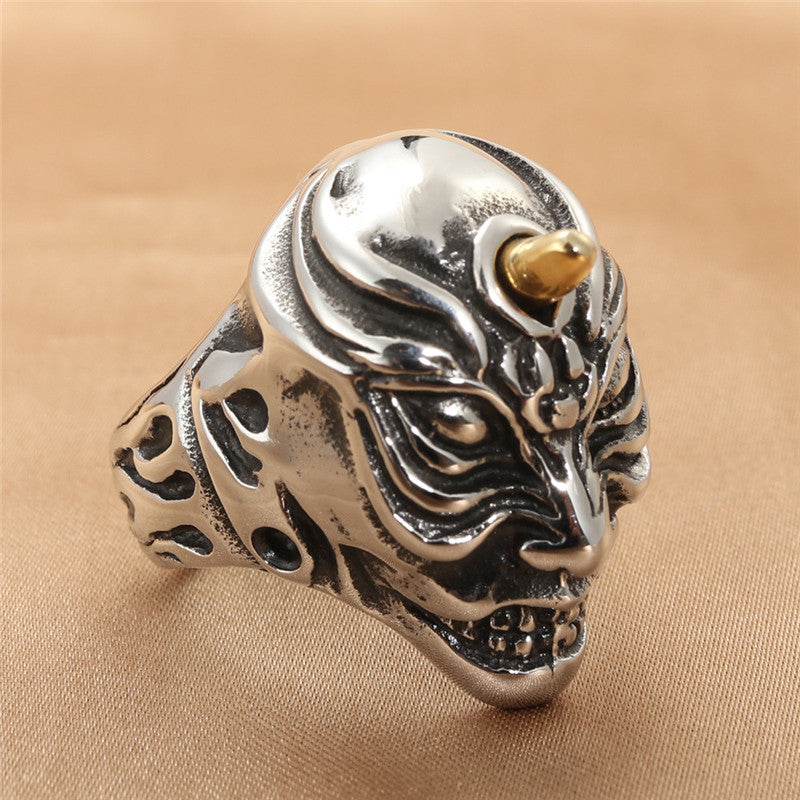 Classic Gold Ring with Timeless Appeal