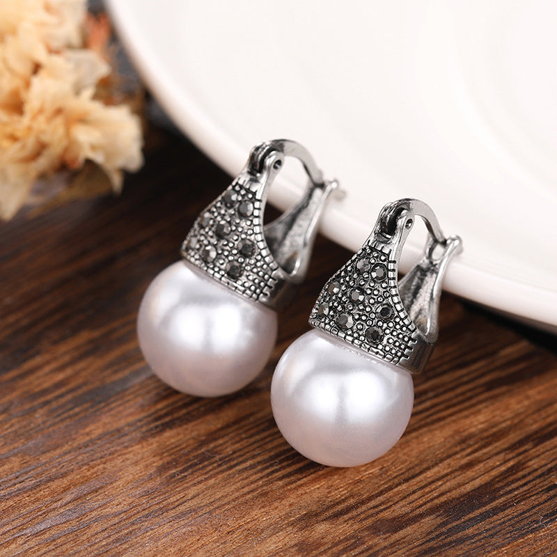 Classic Pearl Set with Timeless Appeal