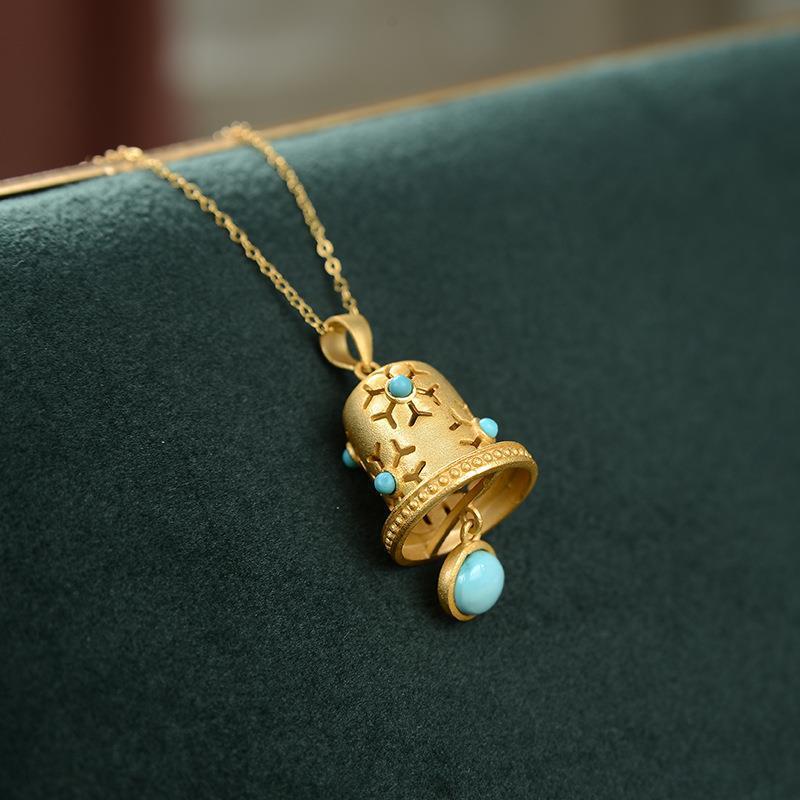 Charming Gold Pendant for Any Occasion