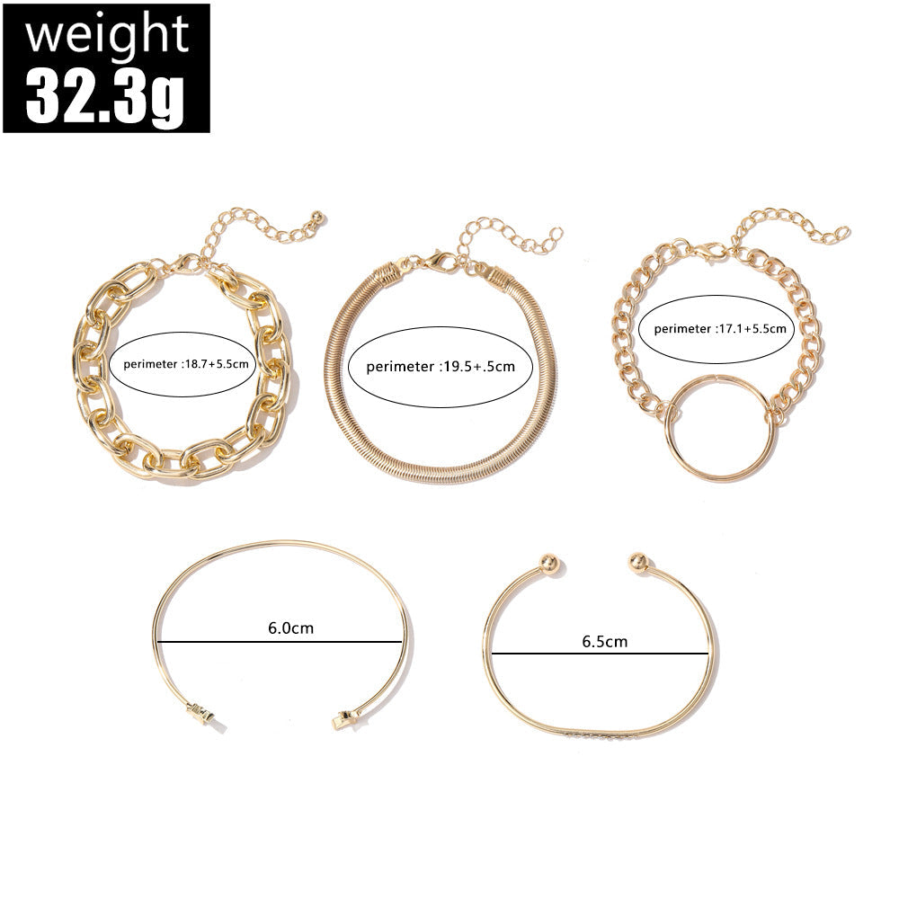 Romantic Gold Bracelet for Special Moments