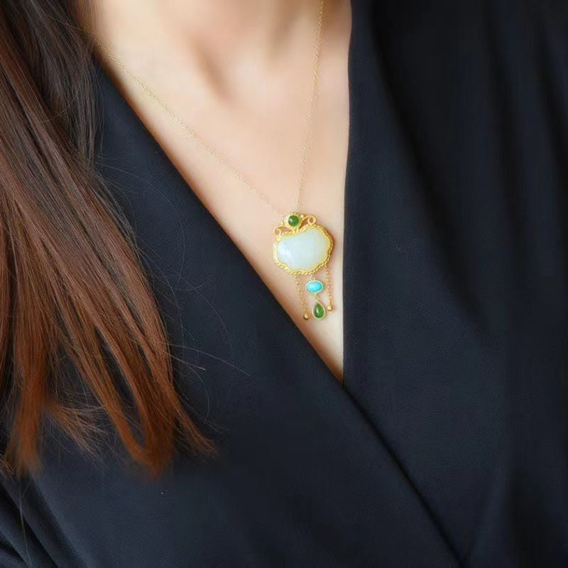Beautiful Gold Pendant with Unique Style
