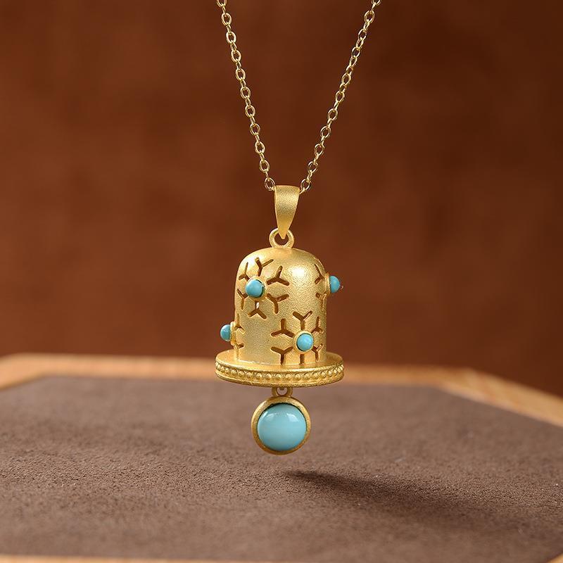 Charming Gold Pendant for Any Occasion
