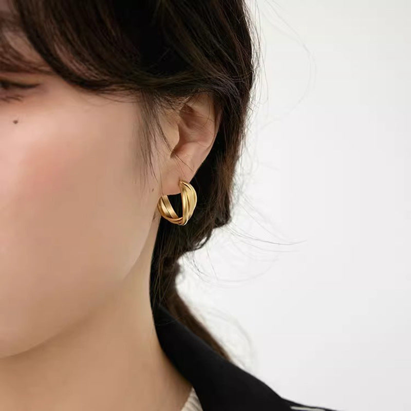 Charming Gold Earring for Any Occasion