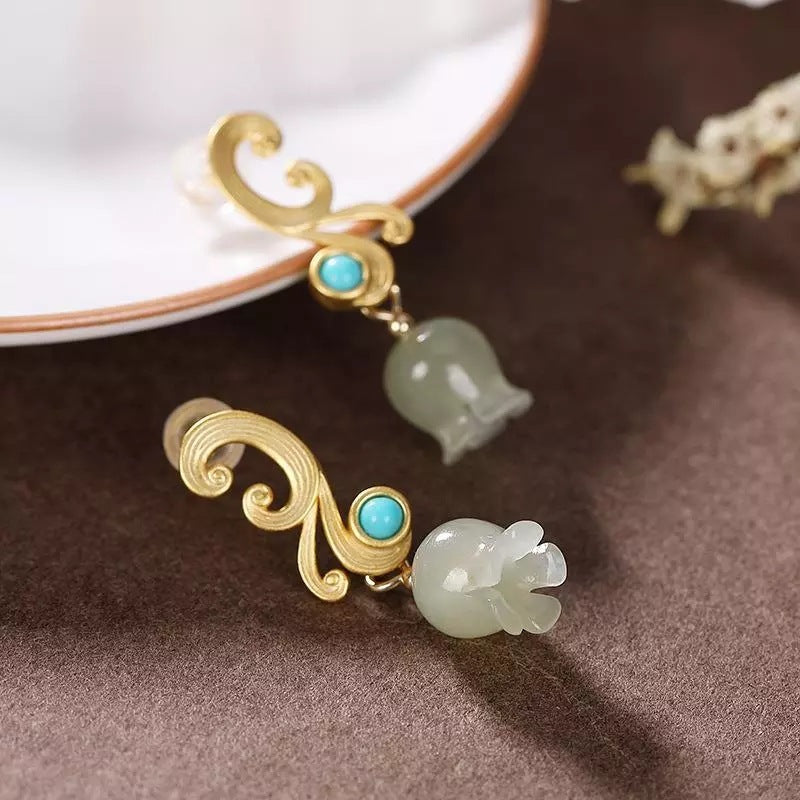 Charming Gold Earring for Any Occasion