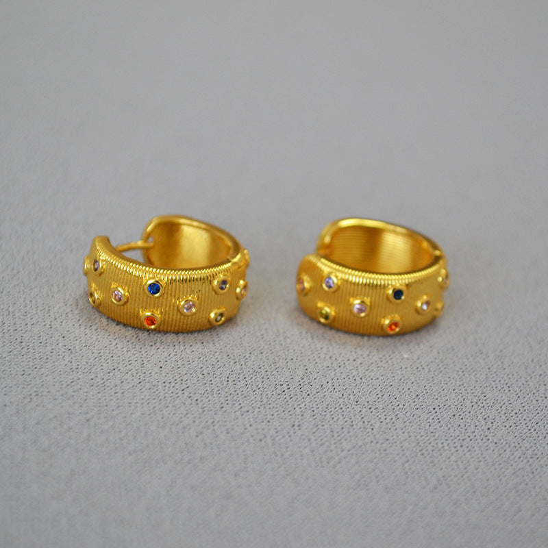 Charming Gold Earring for Any Occasion