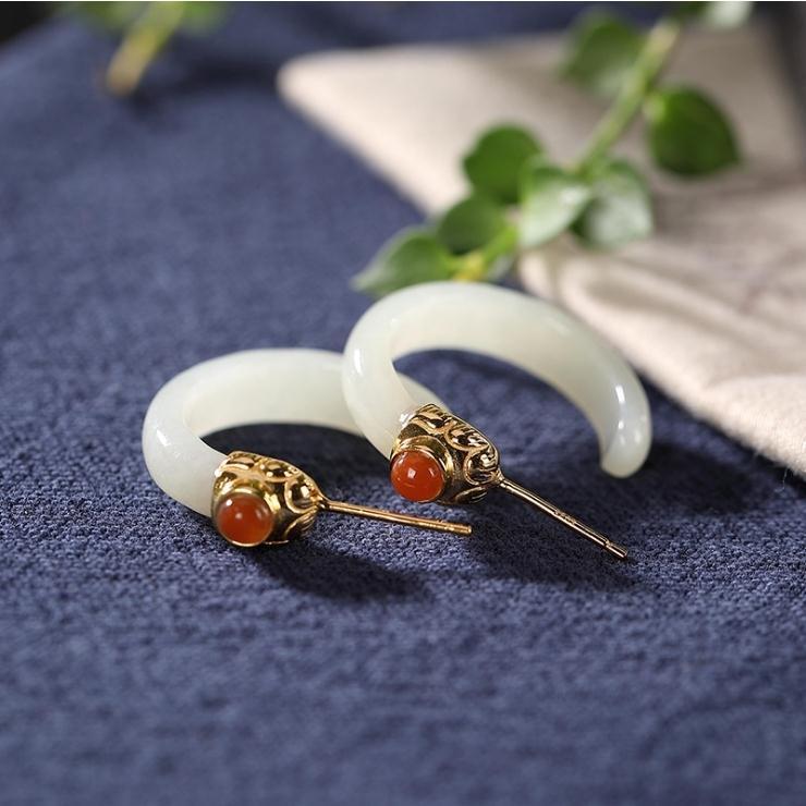 Classic Gold Earring with Timeless Appeal