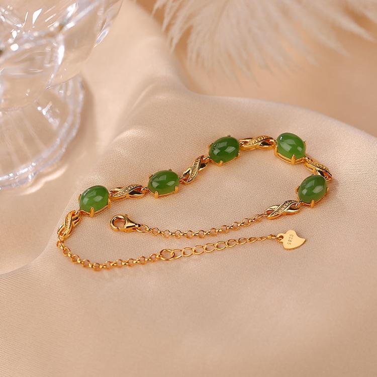 Charming Gold Bracelet for Any Occasion