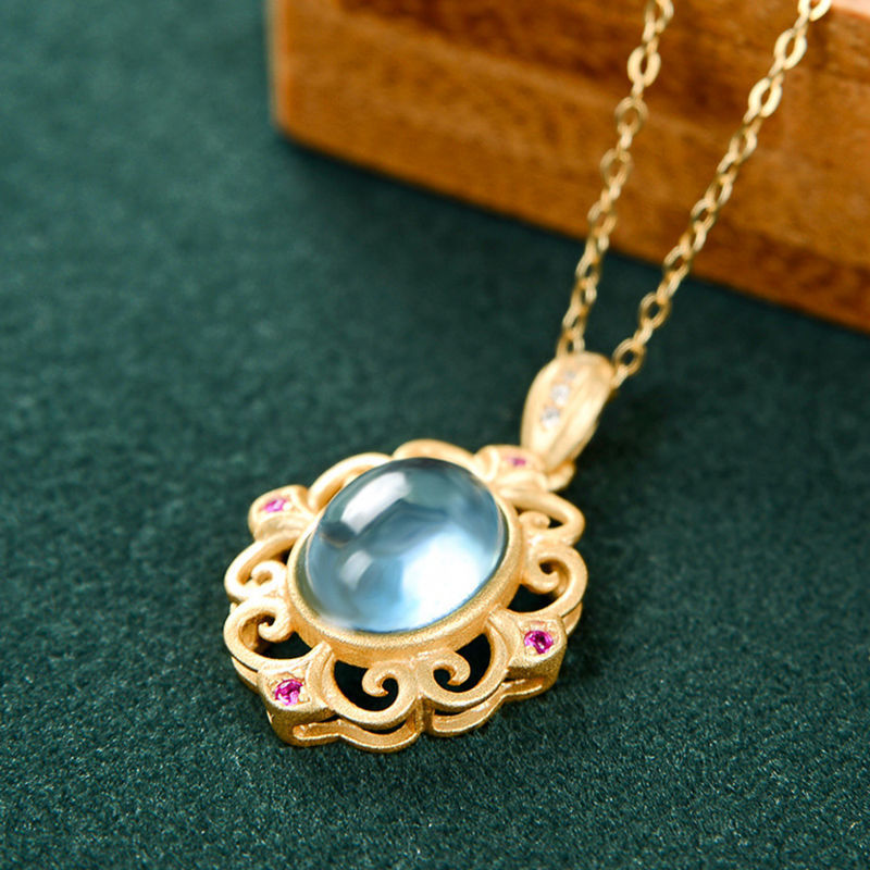 Classic Silver Necklace with Timeless Appeal