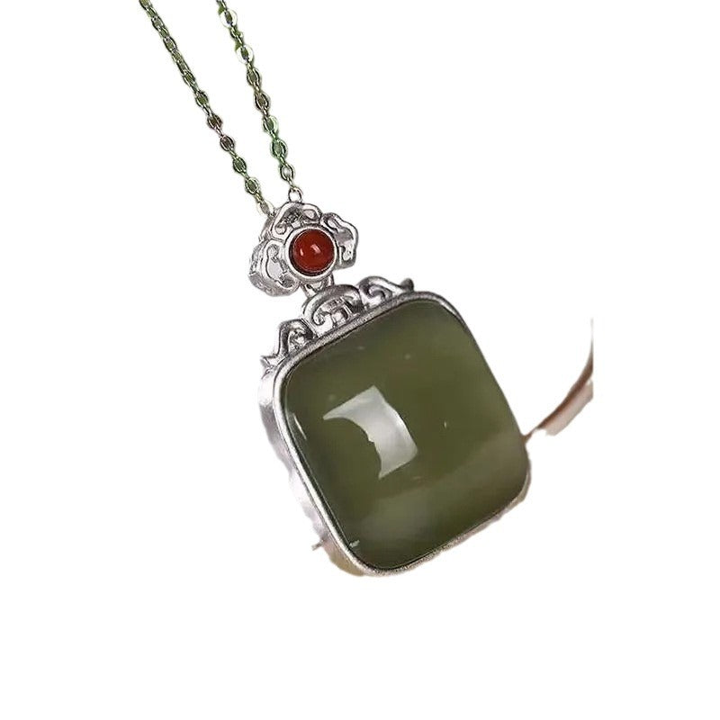 Classic Gold Necklace with Timeless Appeal