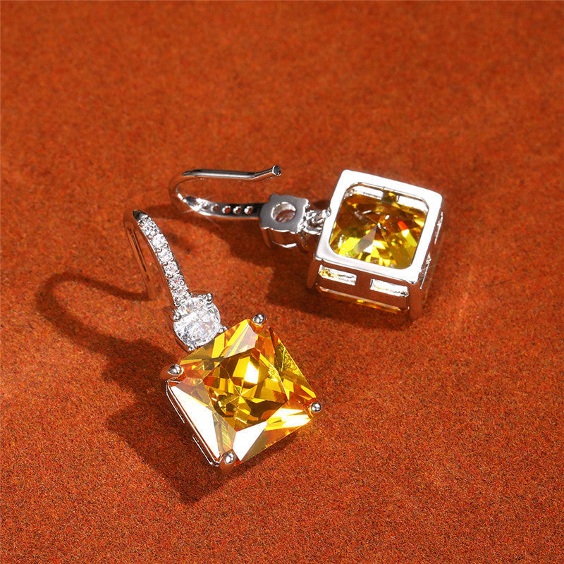Charming Earring for Any Occasion
