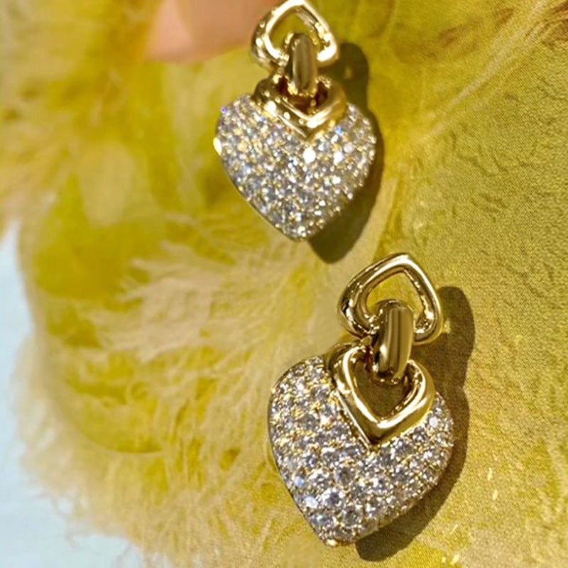Charming Earring for Any Occasion