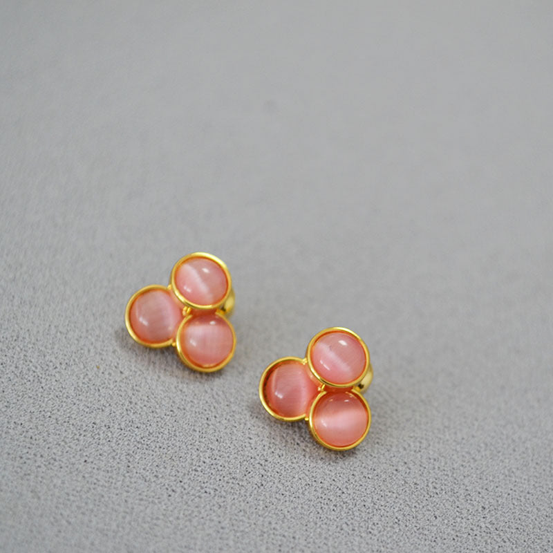 Charming Gold Earring for Any Occasion