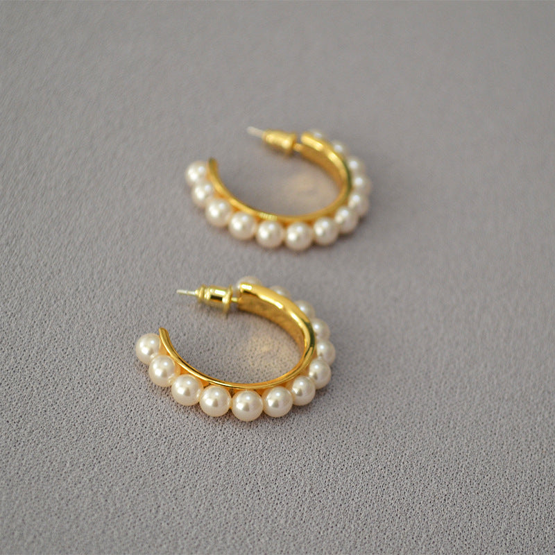 Charming Gold Earring for Any Occasion