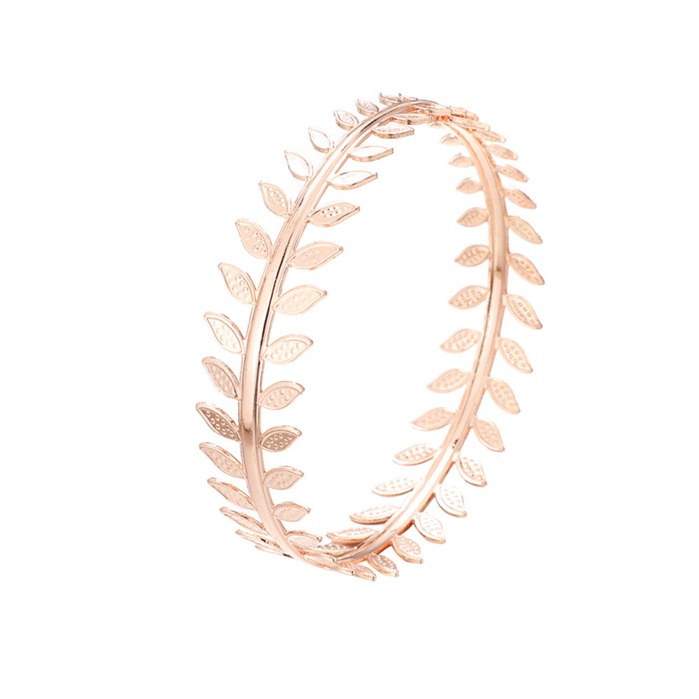 Classic Gold Bracelet with Timeless Appeal