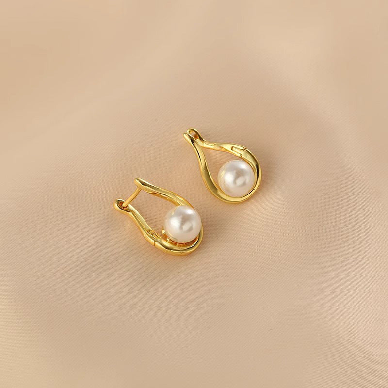 Classic Pearl Earring with Timeless Appeal