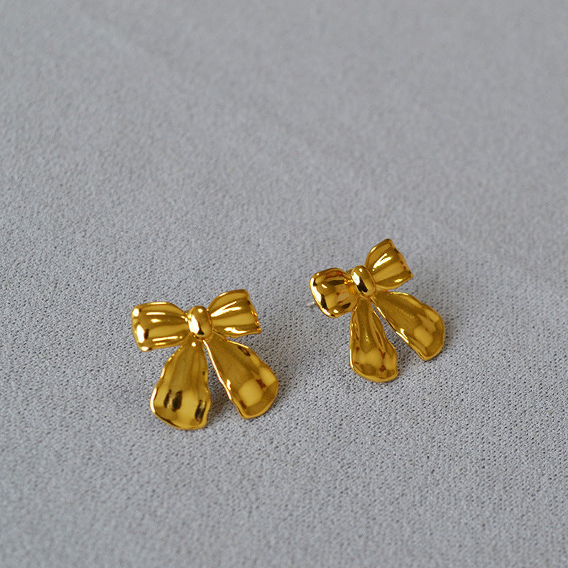 Romantic Gold Earring for Special Moments