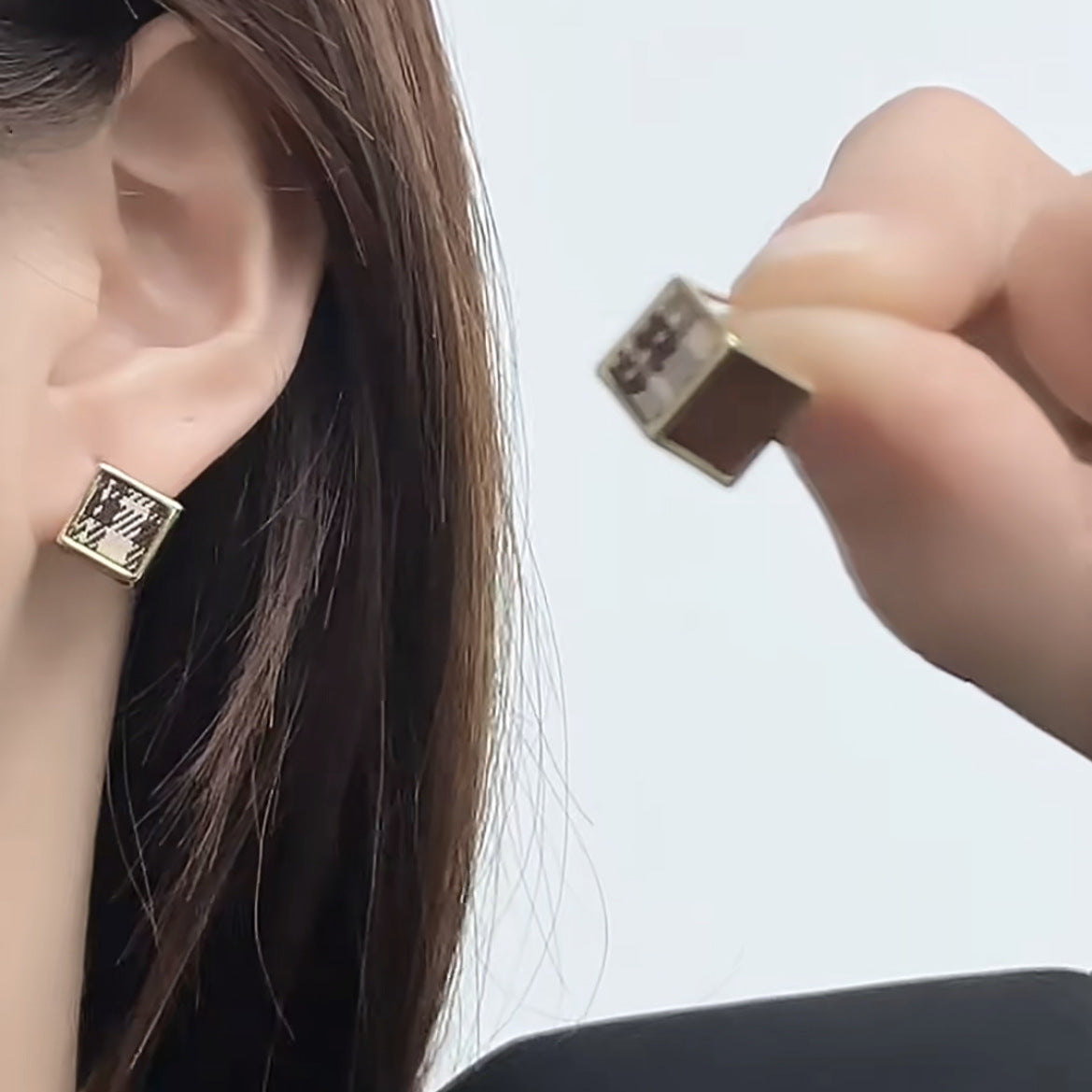 Charming Earring for Any Occasion