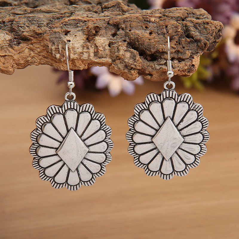 Charming Earring for Any Occasion