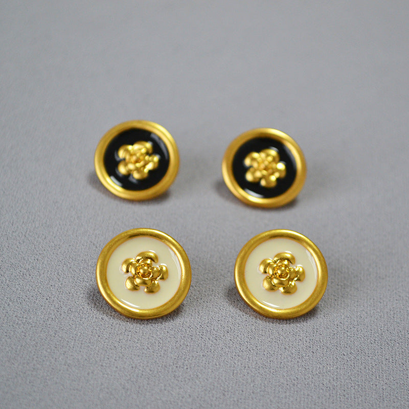 Romantic Gold Earring for Special Moments