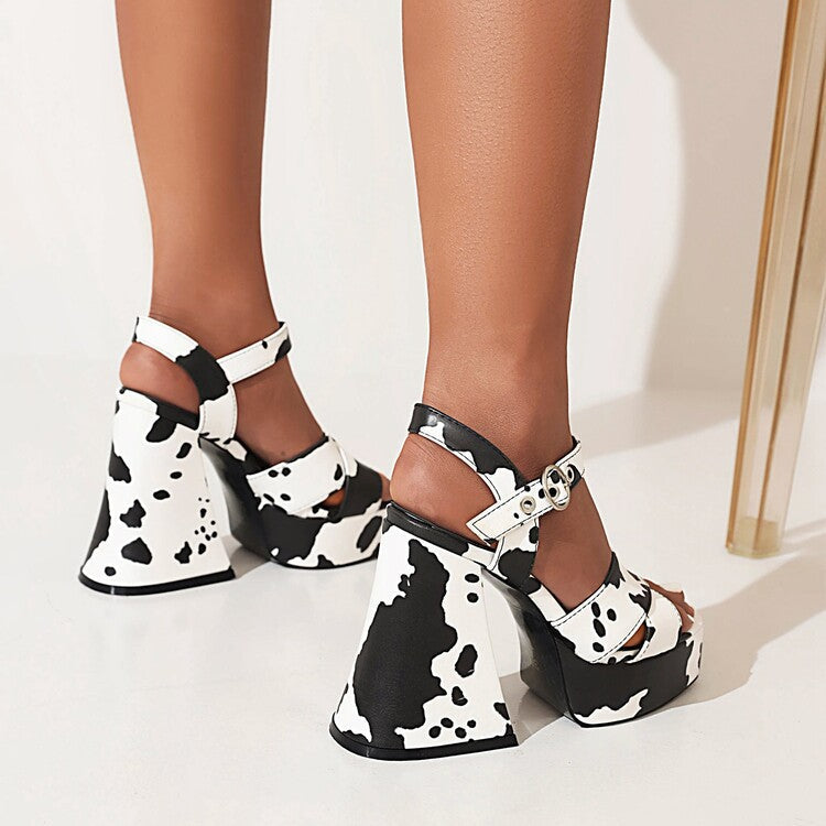 Graceful Orthopedic Sandals for Modern Look
