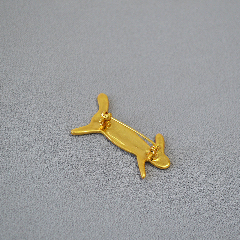Elegant Gold Piece for Every Occasion