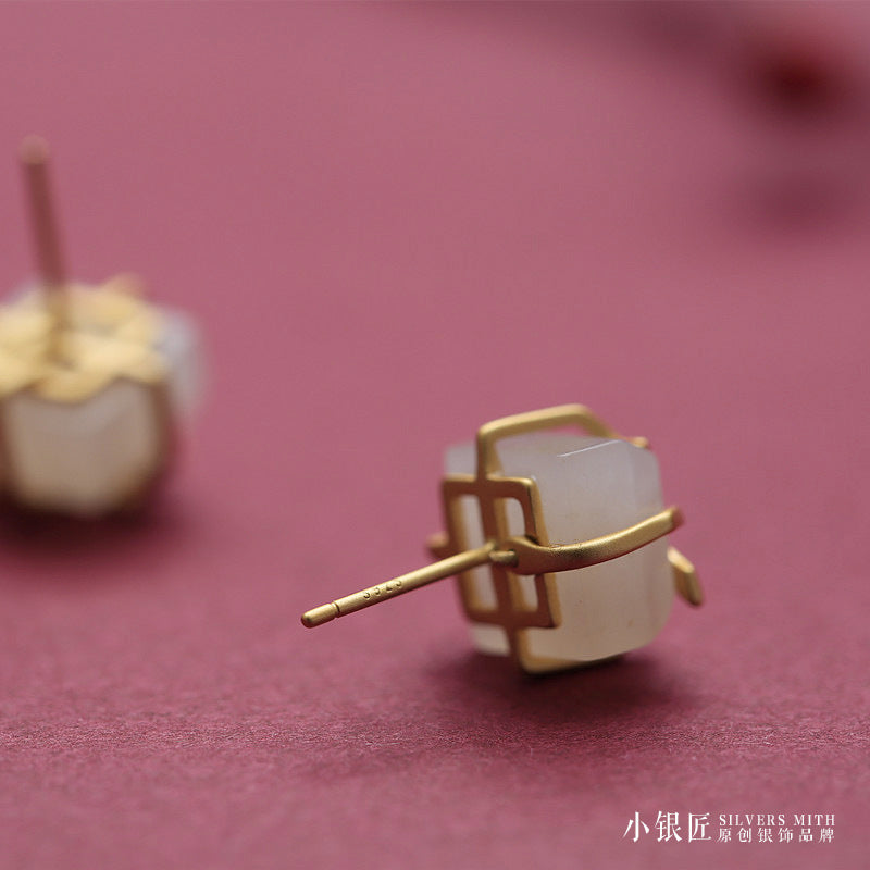 Romantic Gold Earring for Special Moments