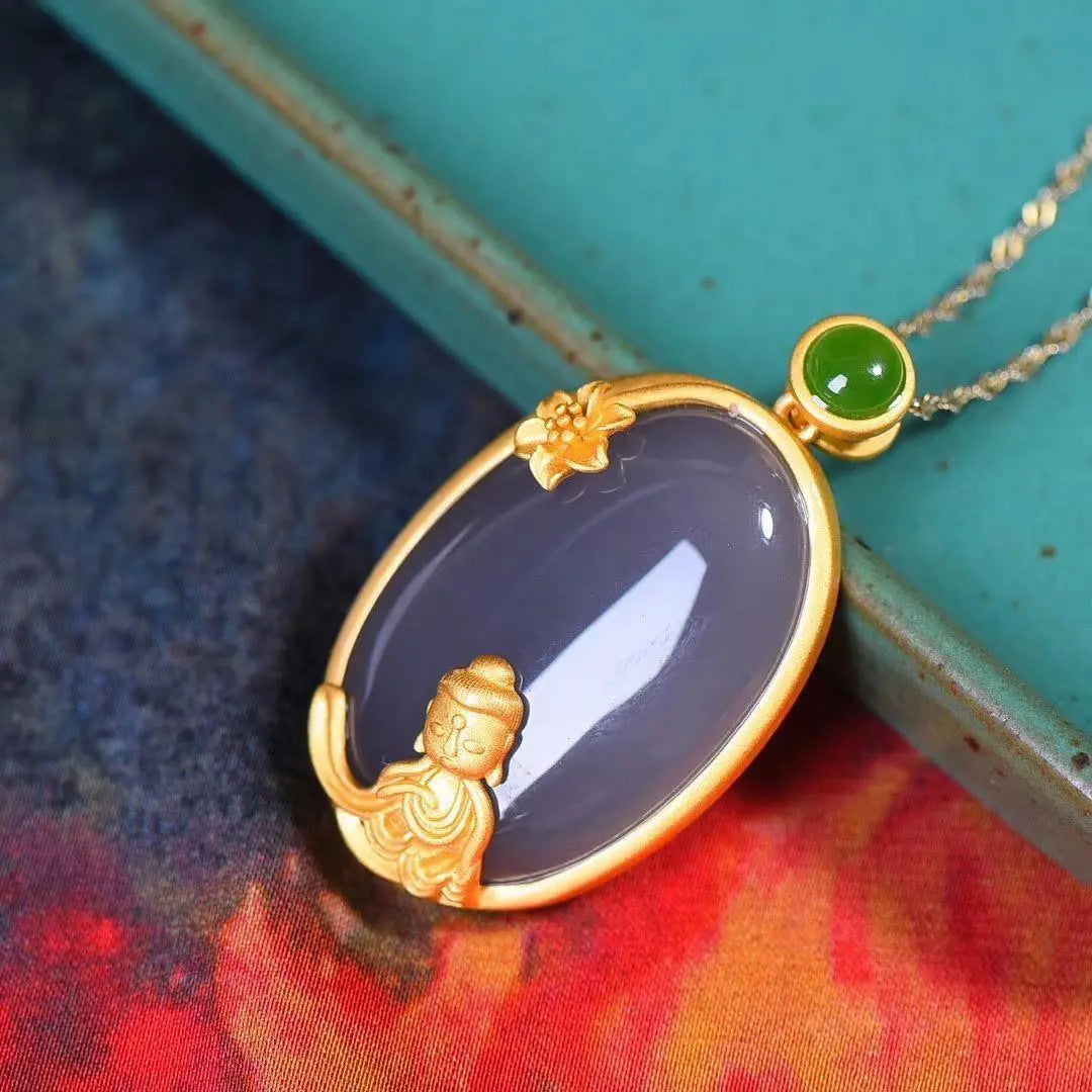 Elegant Silver Pendant for Every Occasion