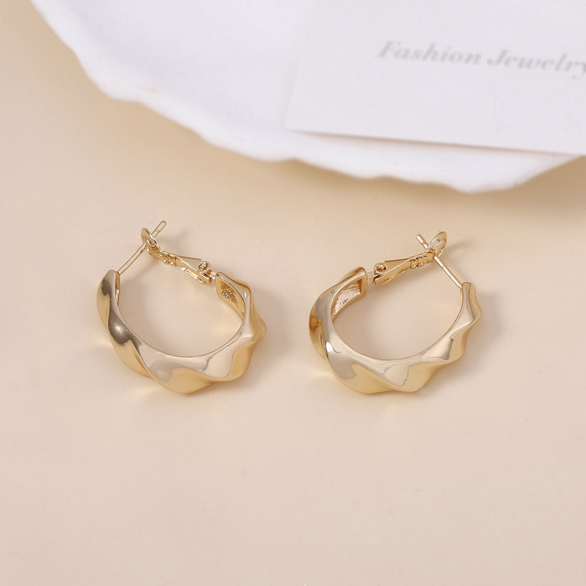Charming Earring for Any Occasion